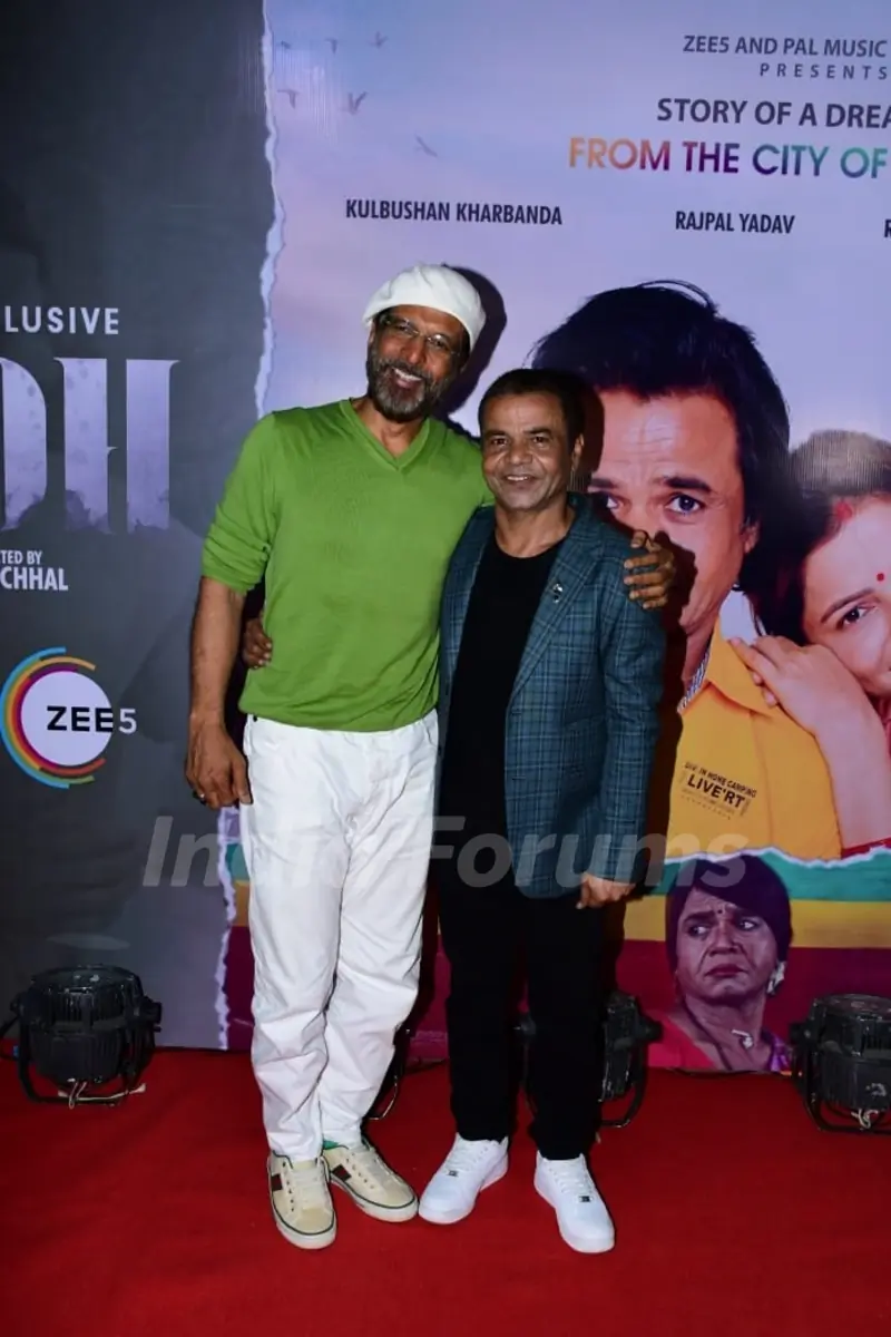 Rajpal Yadav poses with Javed Jaffrey at the screening of Ardh last night 