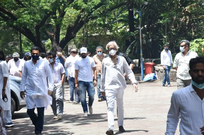 Celebrities spotted at Sudhir Mishra's house to pay their last respect to his mother soul