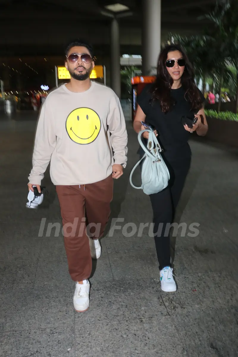 Gauahar Khan and Zaid Darbar spotted at  Mumbai airport