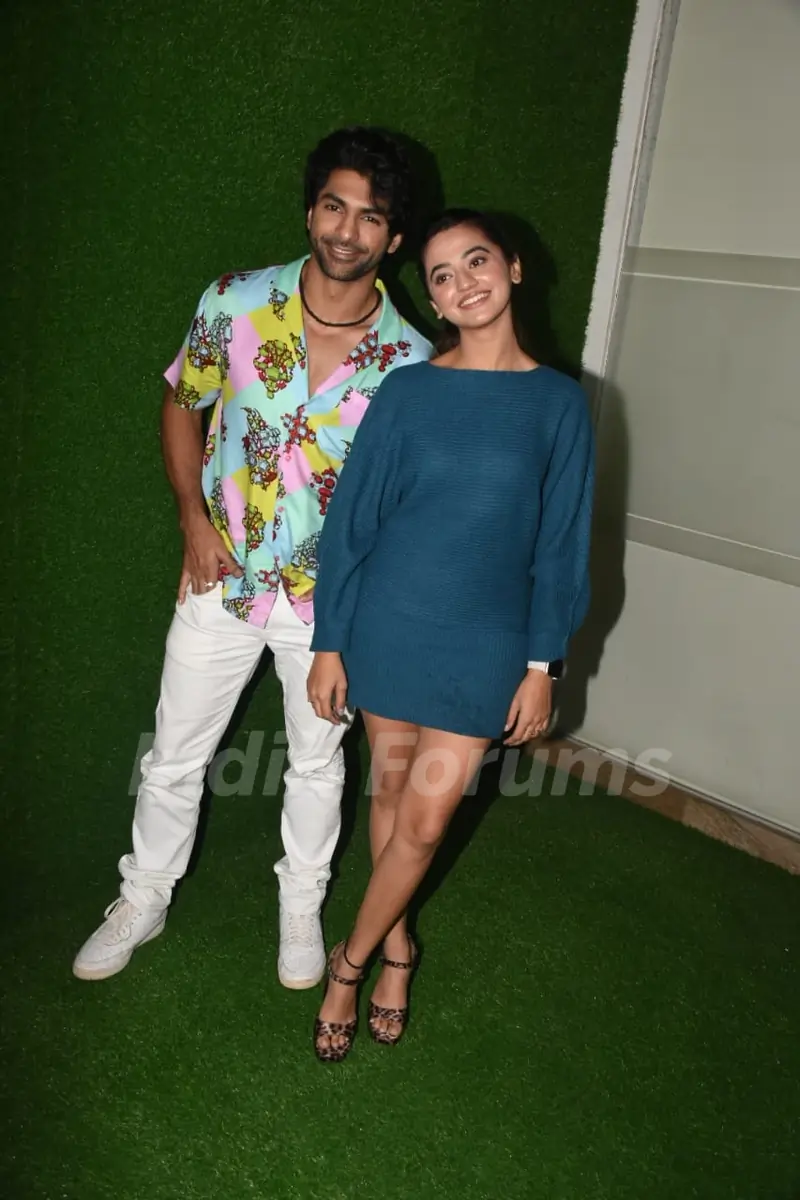 Helly Shah and Taha Shah Badussha will be spotted promoting their new song Humko Na Mohabbat Karne de