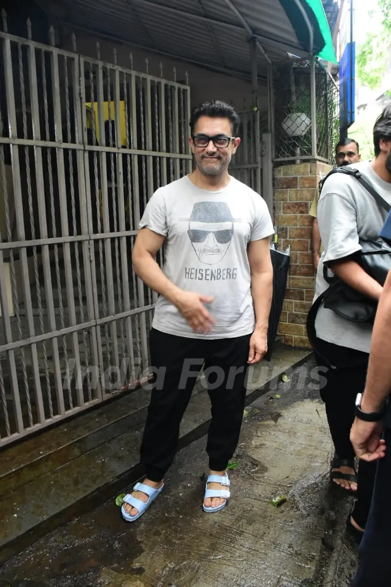 Aamir Khan spotted at dubbing studio in Bandra 