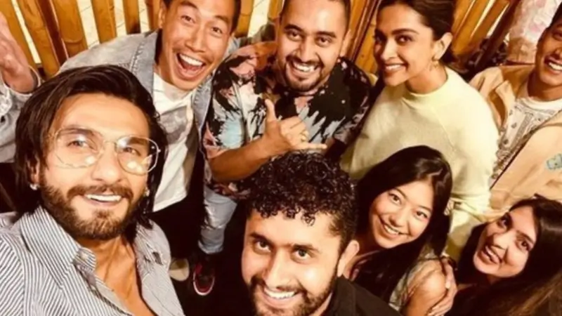 Ranveer Singh and Deepika Padukone with fans