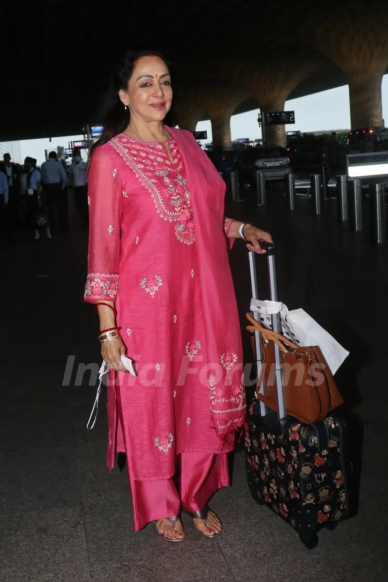 Hema Malini spotted at Mumbai airport