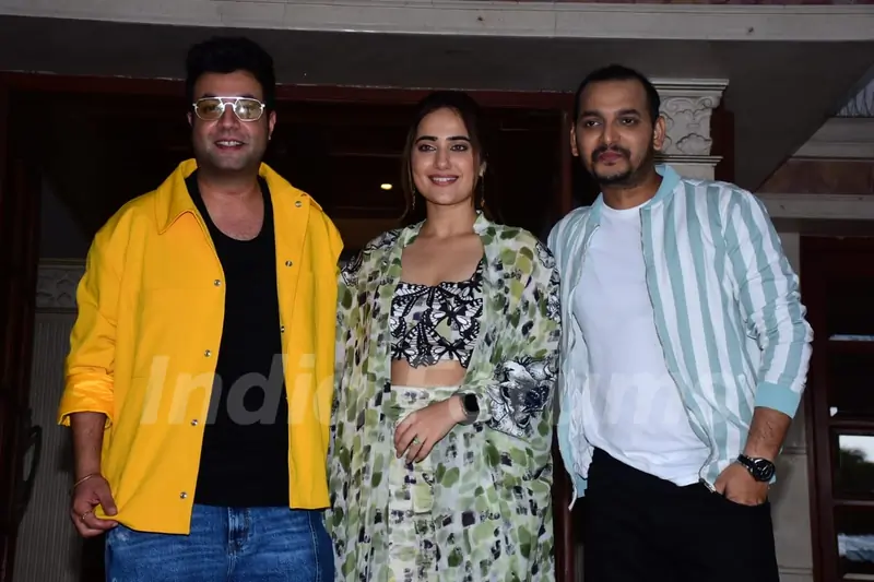 Varun Sharma, Kusha Kapila and Paritosh Tripathi snapped at Radio City office for the promotions of Amazon miniTV’s upcoming show Case Toh Banta Hai snapped at Radio City office for the promotions of Amazon miniTV’s upcoming show Case Toh Banta Hai