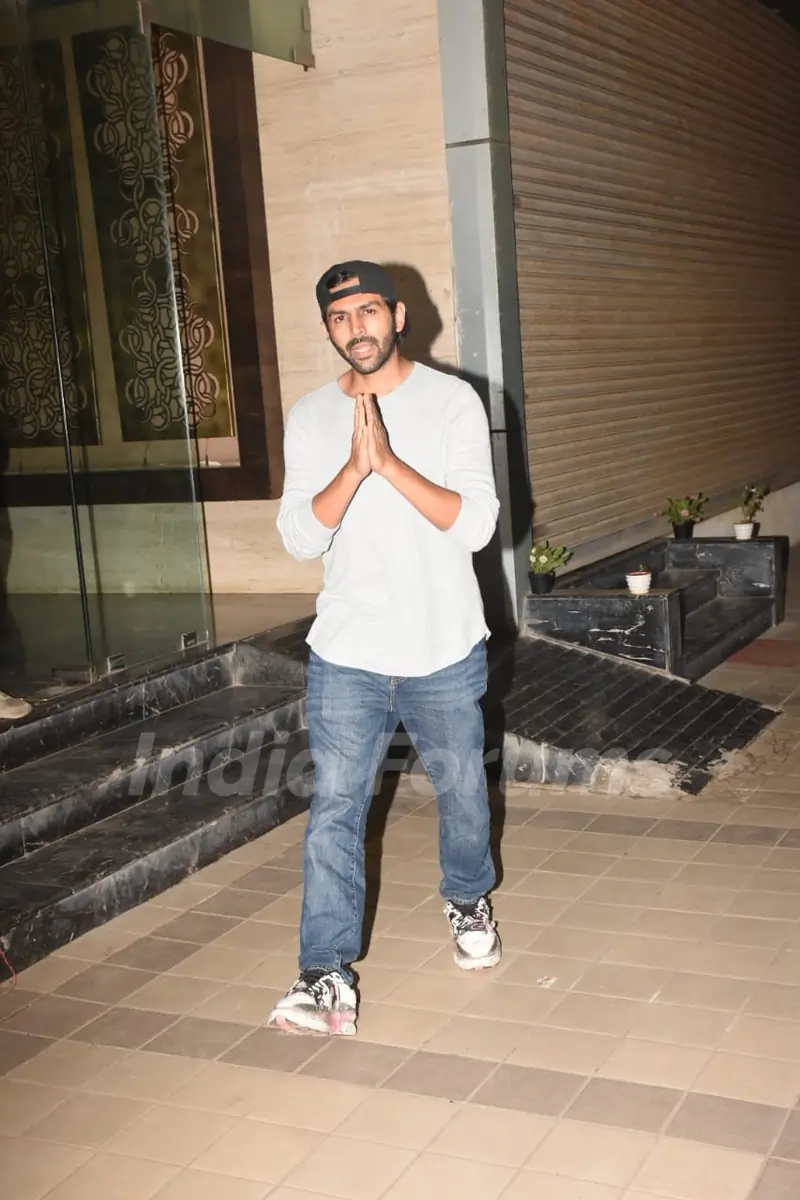 Kartik Aaryan spotted in the city