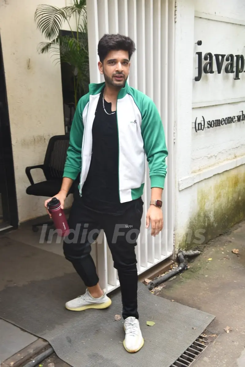 Karan Kundrra spotted in Juhu