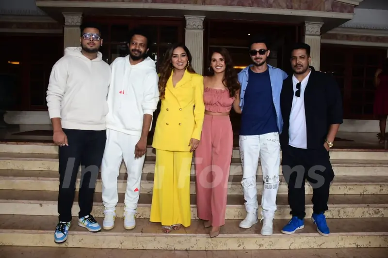 Aayush Sharma, Shakti Mohan, Neeti Mohan Nakash Azizul, Abhishek, Amol spotted promoting Chumma Chumma song at Radio City in Bandra