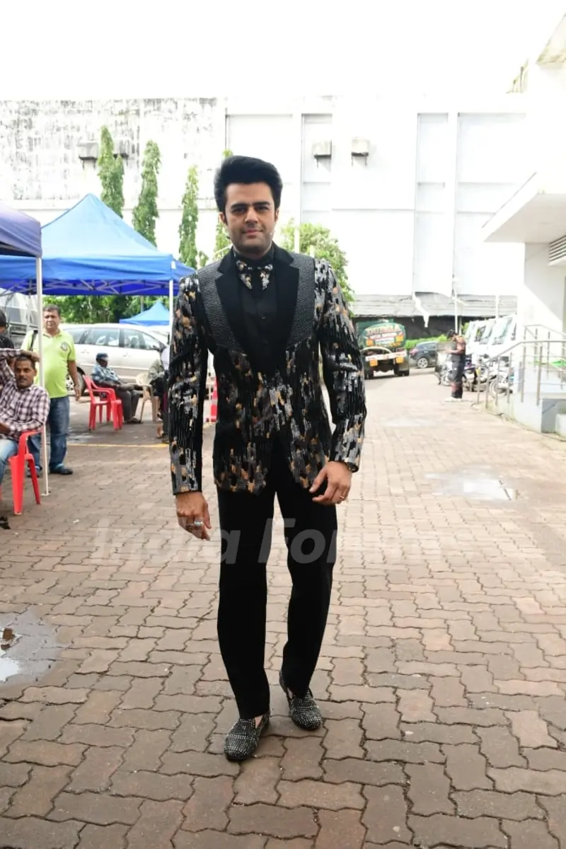 Maniesh paul spotted on the set of Jhalak Dikhhla Jaa 10