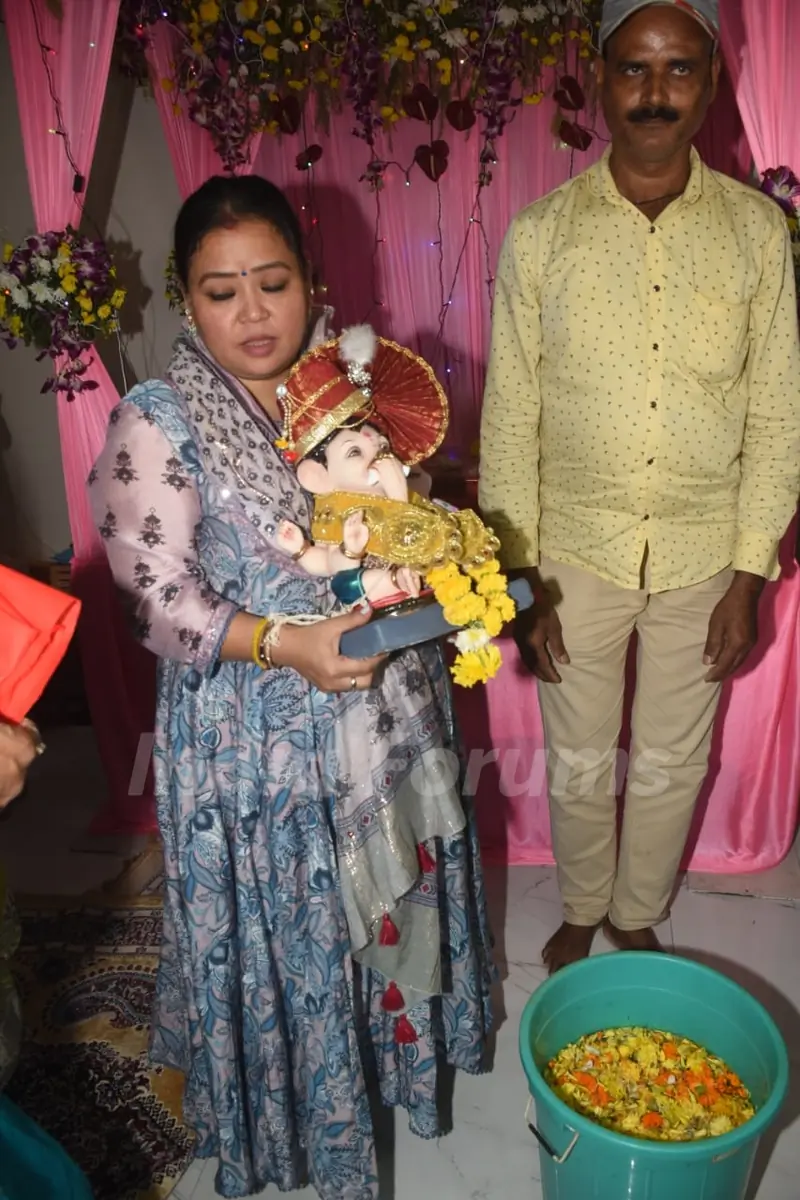 Bharti Singh Ganpati Viserjan at her home