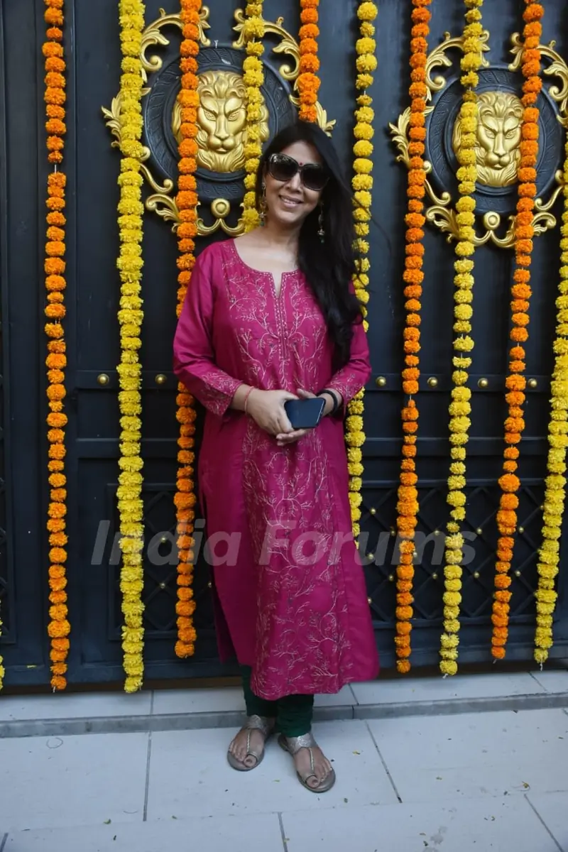 Sakshi Tanwar spotted at Ekta Kapoor’s residence for Ganpati darshan 