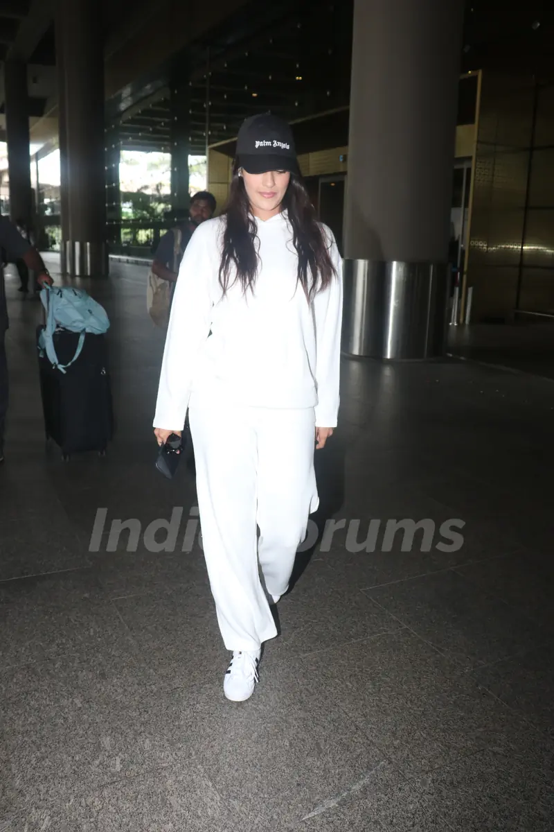 Kavya Thapar spotted at the Mumbai airport