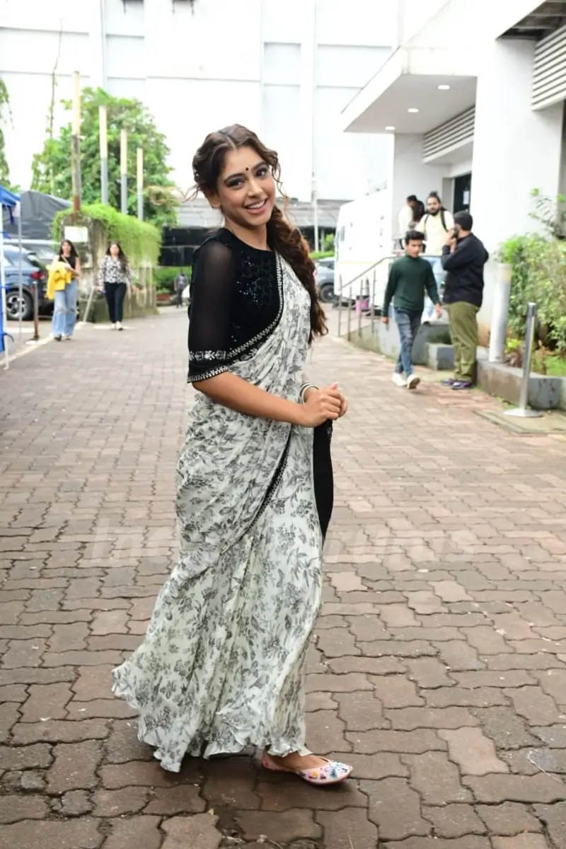 Niti Taylor snapped on the set of Jhalak Dikhhla Jaa 10 
