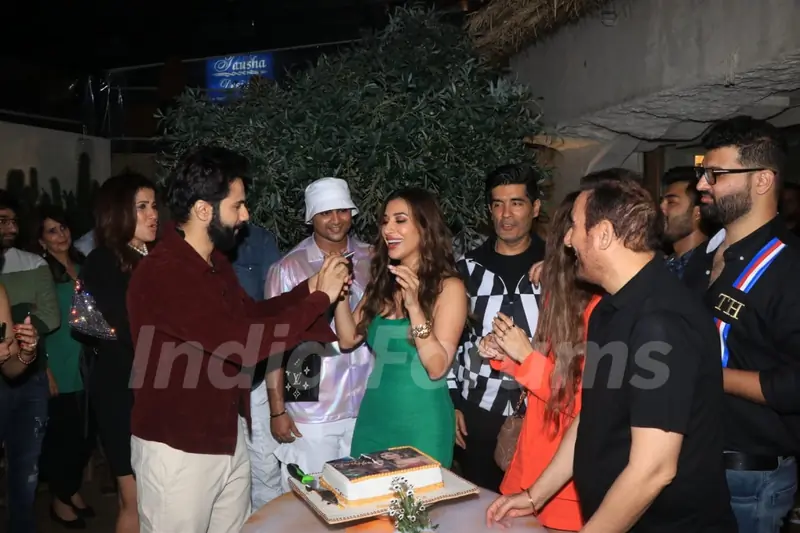 Varun Dhawan, Sophie Choudry, Manish Malhotra, Anusha Dandekar snapped at Gori Hai Kalaiyaan song success bash in Mumbai