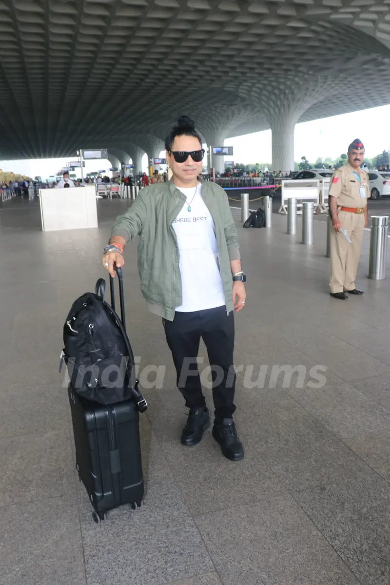 Kailash Kher  spotted at the Mumbai airprot