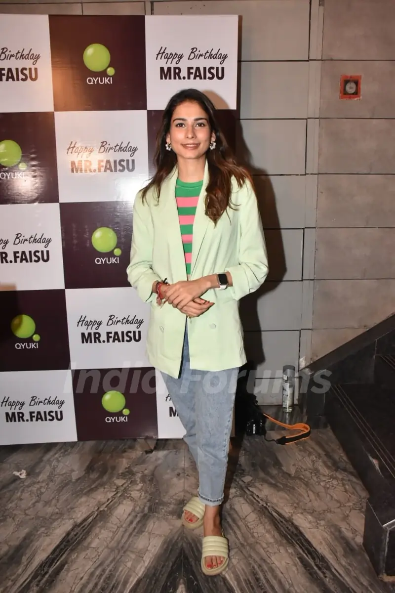 Aneri Vajani spotted at Faisal Shaikh birthday Party 