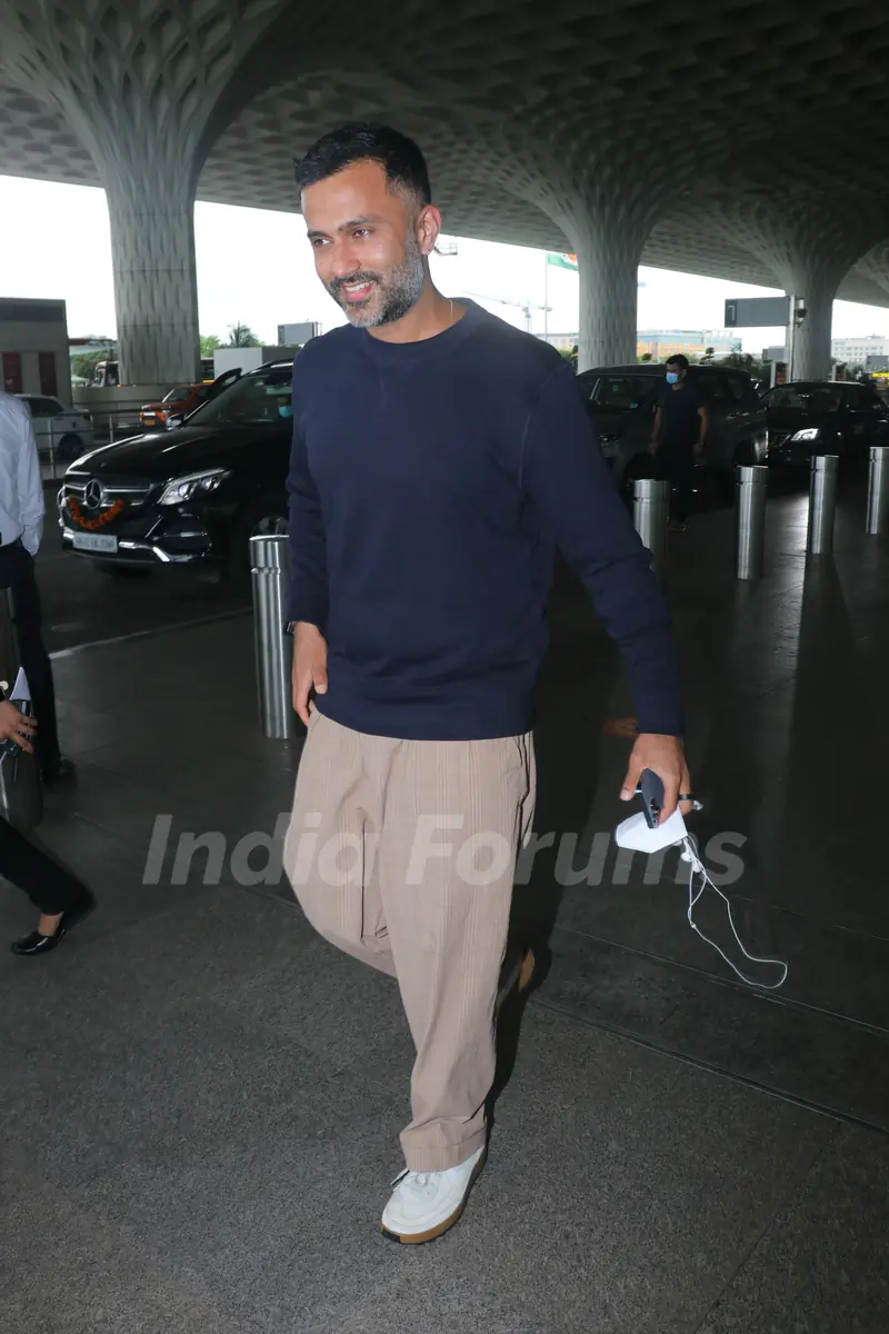 Anand Ahuja snapped at the Mumbai airport
