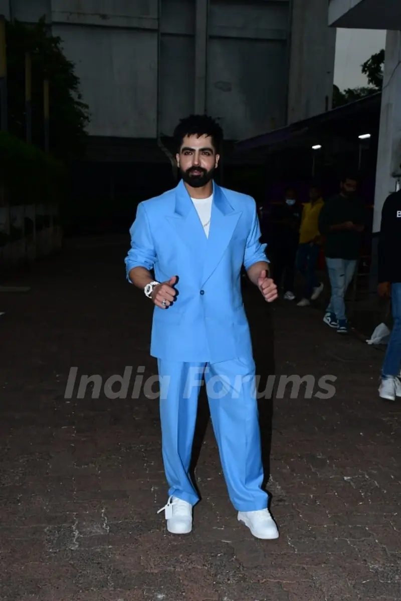 Harrdy Sandhu looked dashing in a powder blue suit on the sets of Jhalak Dikhhla Jaa