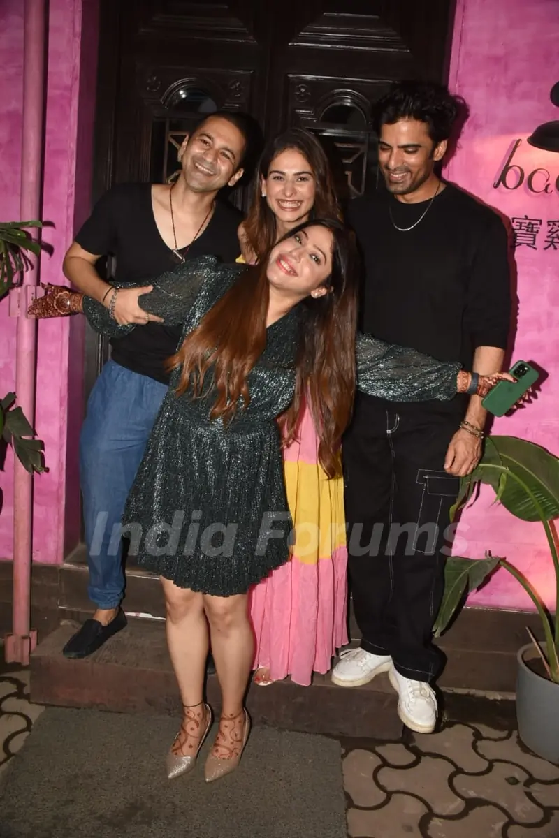Mohit Malik, Aneri Vajani, clicked at Addite Malik’s birthday bash last night
