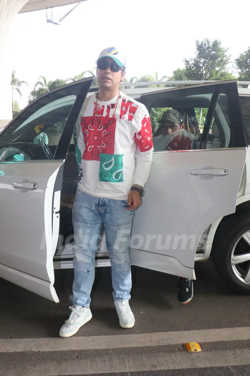 Jubin Nautiyal spotted at the Mumbai airport