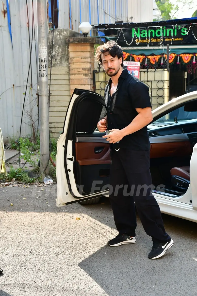 Tiger Shroff snapped in santacruz 