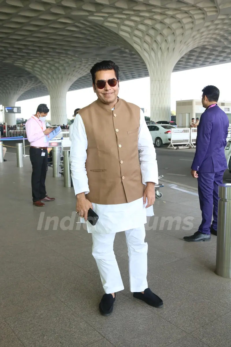 Ashutosh Rana spotted at the Mumbai airport