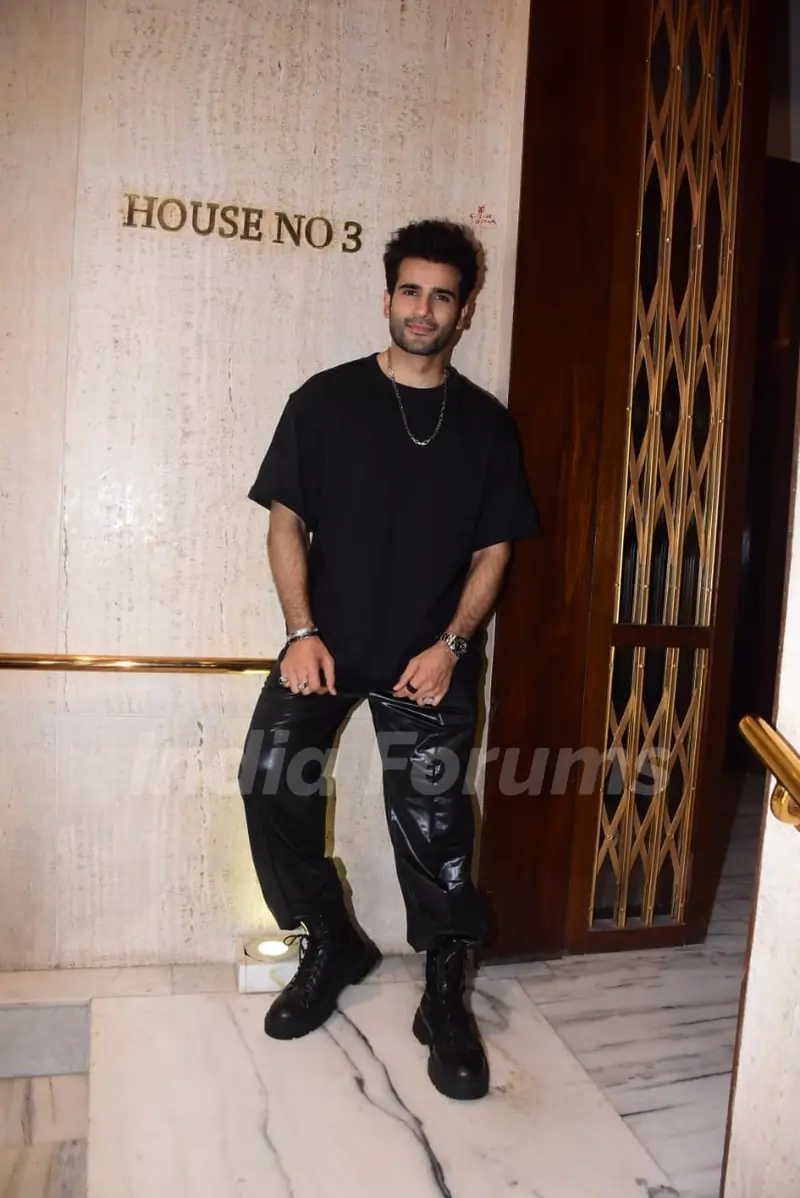 Karan Tacker 