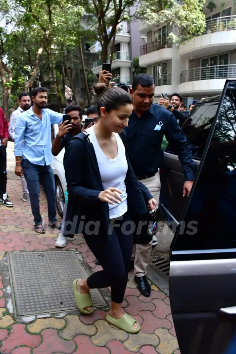 Alia Bhatt spotted in Khar 
