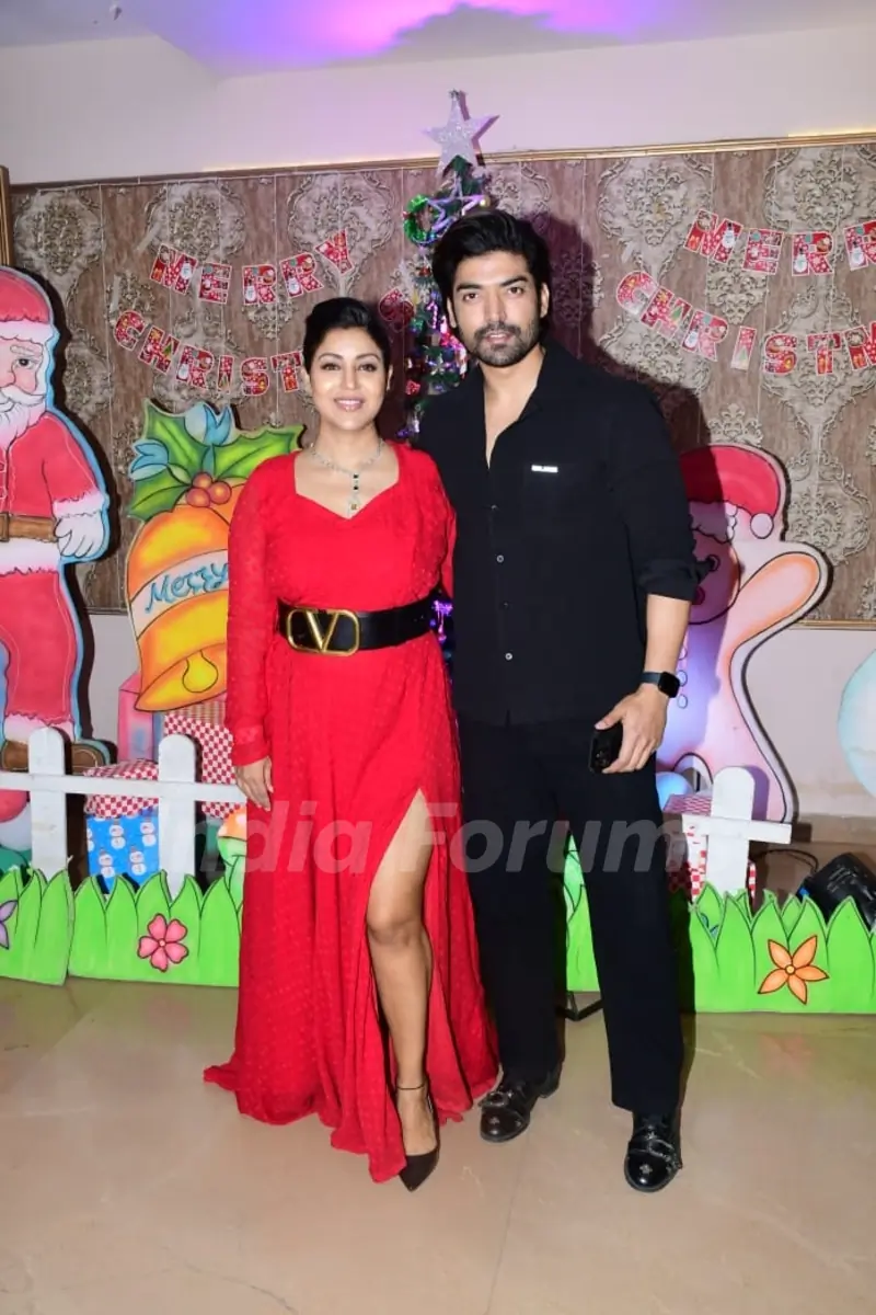 Gurmeet Choudhary and Debina Bonnerjee celebrate Christmas with fans