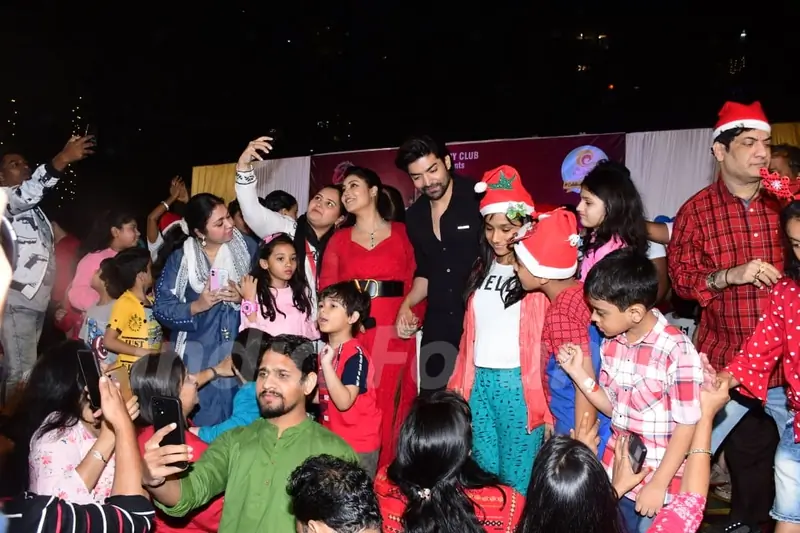 Gurmeet Choudhary and Debina Bonnerjee celebrate Christmas with fans
