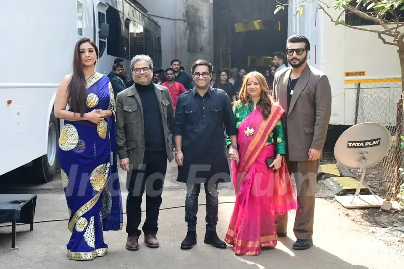 Arjun Kapoor, Aasmaan Bhardwaj and Vishal Bhardwaj Tabu snapped promoting their upcoming film Kuttey on the sets of Indian Idol 13