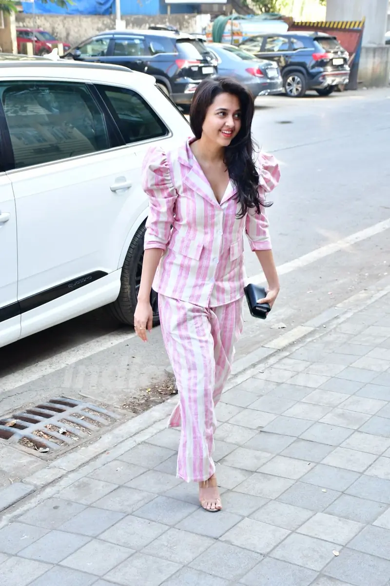 Tejasswi Prakash snapped in Khar