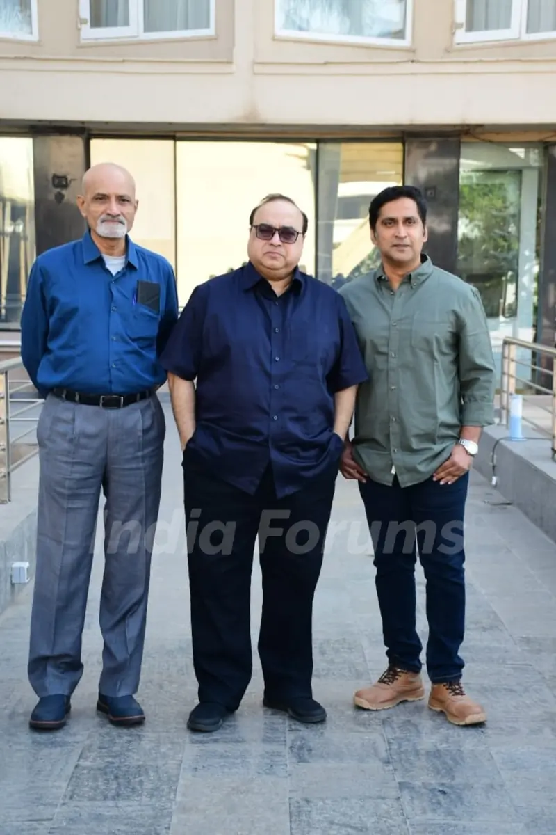 Rajkumar Santoshi, Deepak Antani, Chinmay Mandlekar snapped promoting Gandhi Godse – Ek Yudh at Novotel, Juhu