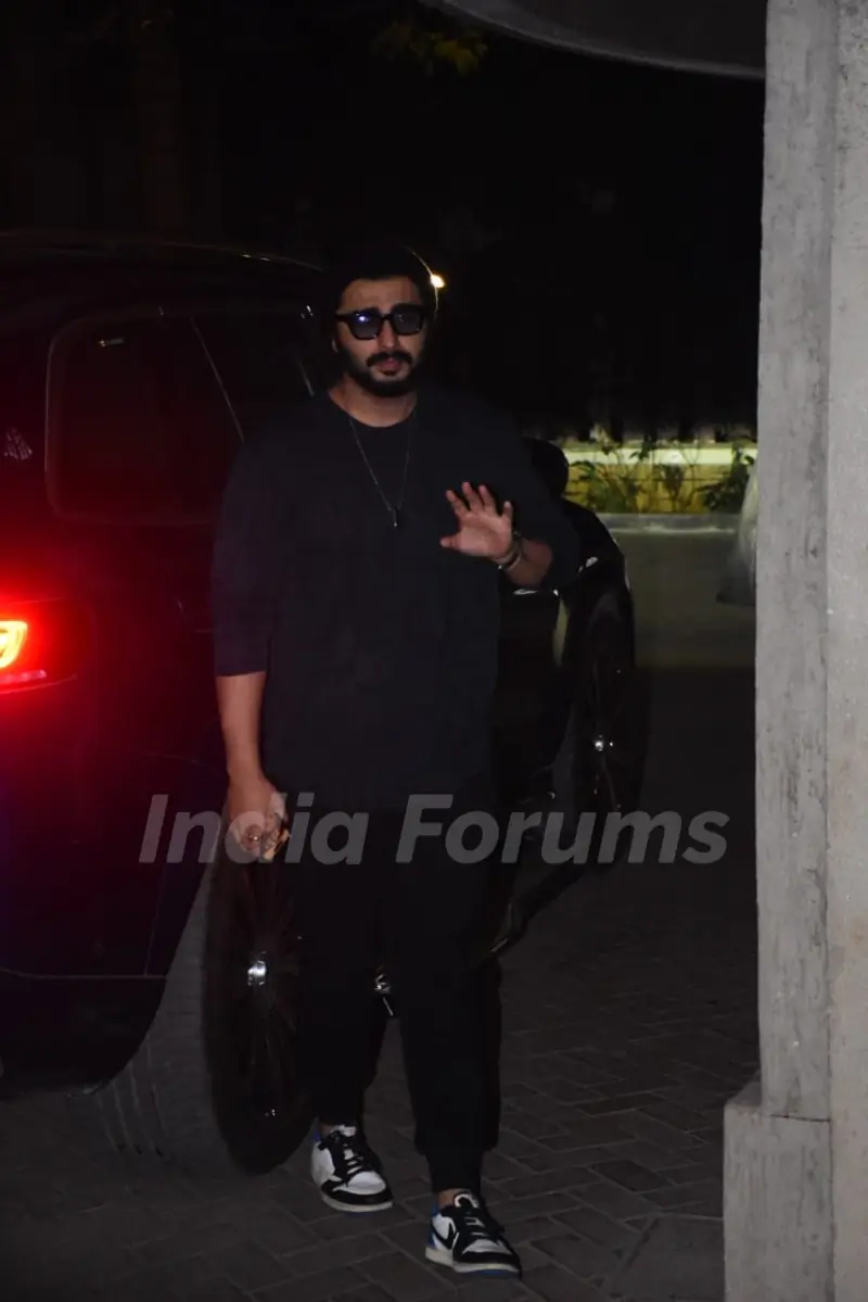 Celebrities snapped in the city 