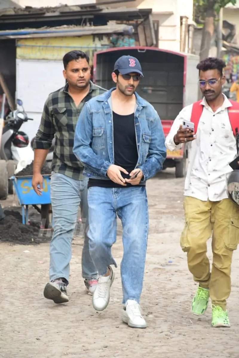 Kartik Aaryan spotted at Varsova Jetty 
