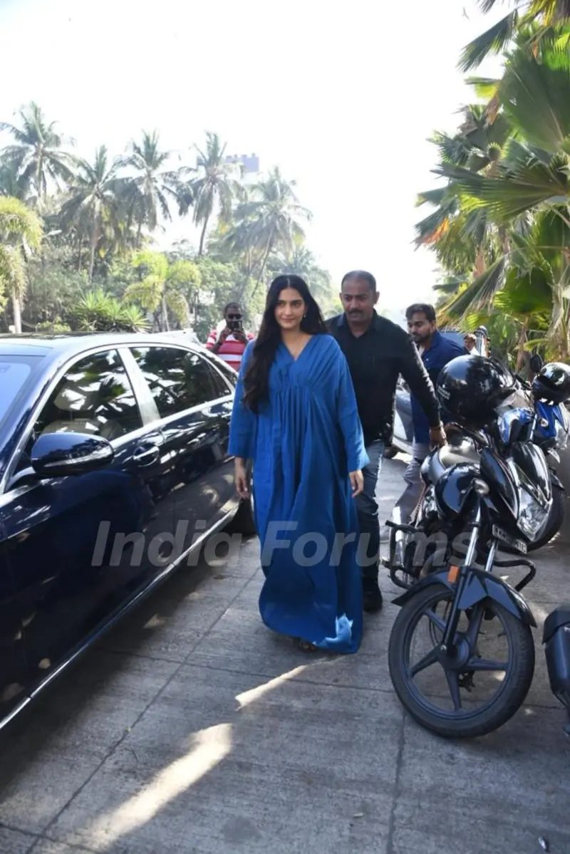 Sonam Kapoor snapped on location 