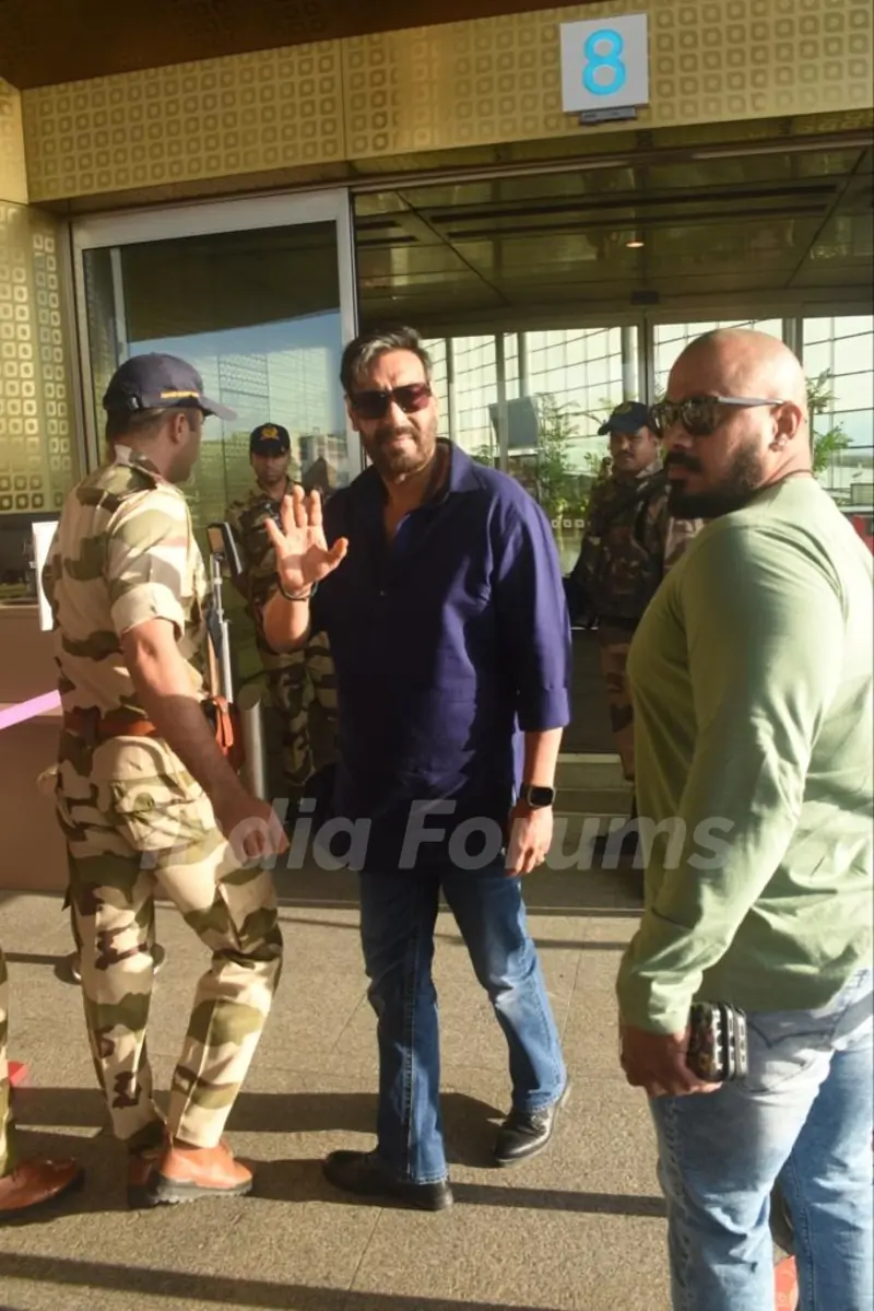 Ajay Devgn snapped at the Mumbai airport 