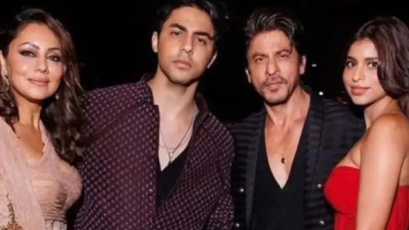 Gauri, Aryan, Shah Rukh and Suhana Khan 