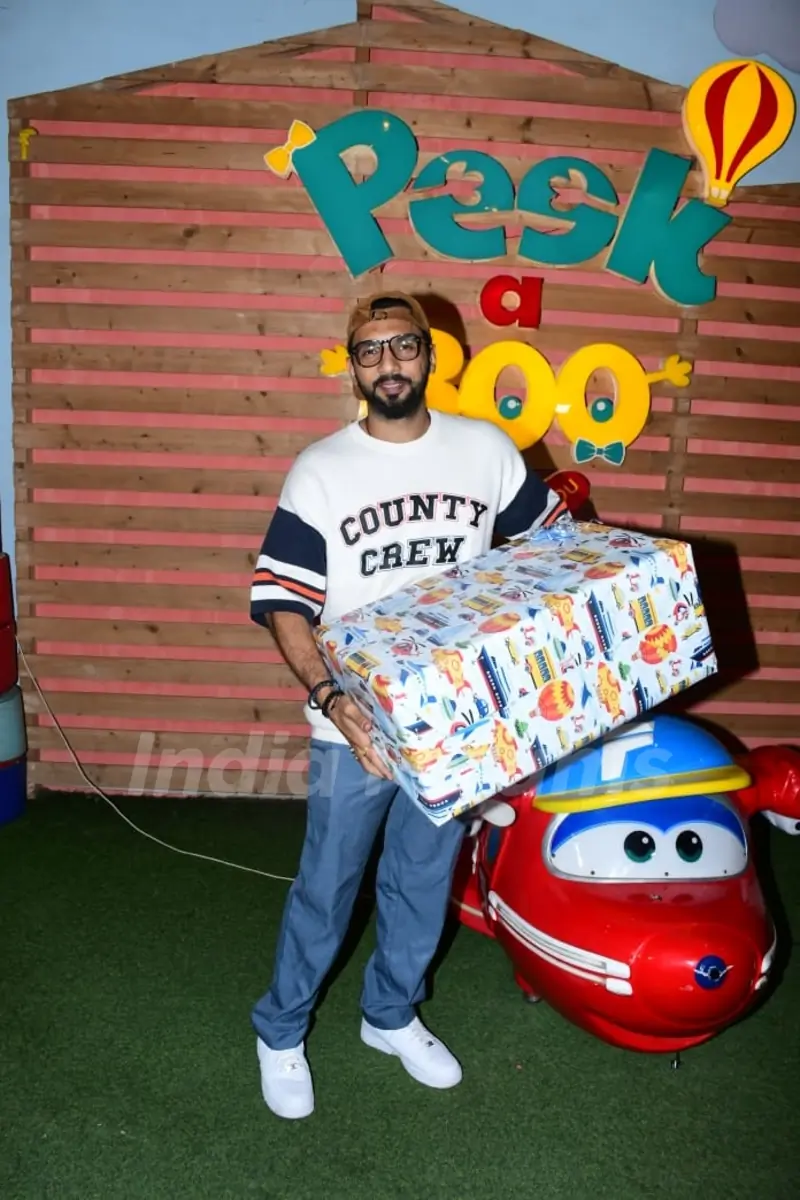 Punit Pathak celebrating Laksh Singh Limbachiya Birthday in the city 