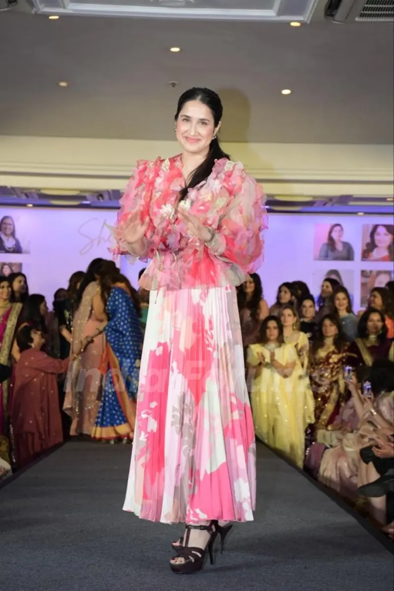Jacqueline Fernandez, Waheeda Rehmanji and many more prominent ladies from different walks of life. 