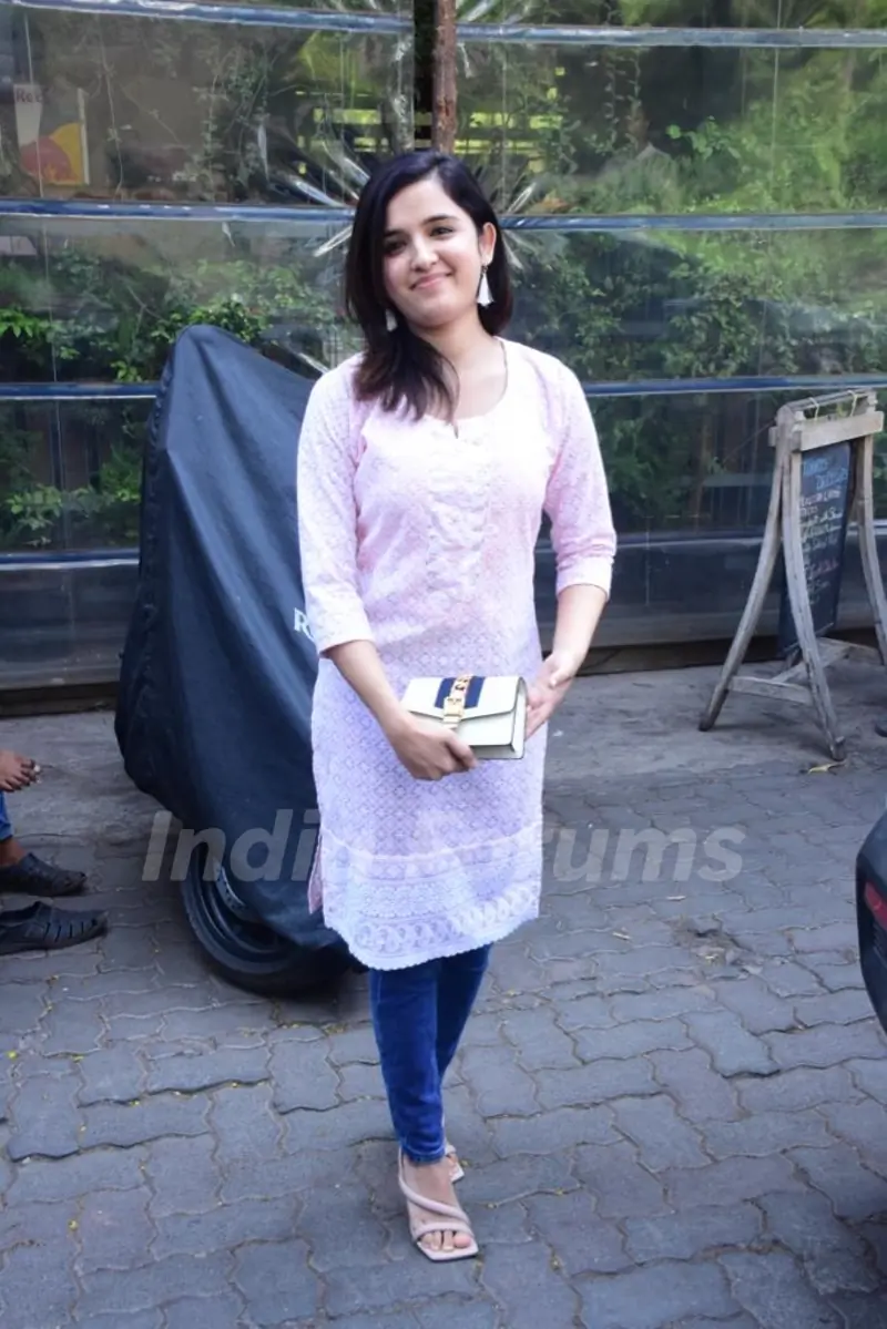 Shirley Setia snapped in Bandra 