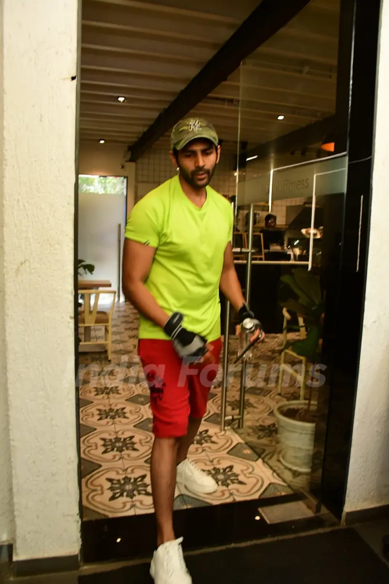 Kartik Aaryan snapped in the city