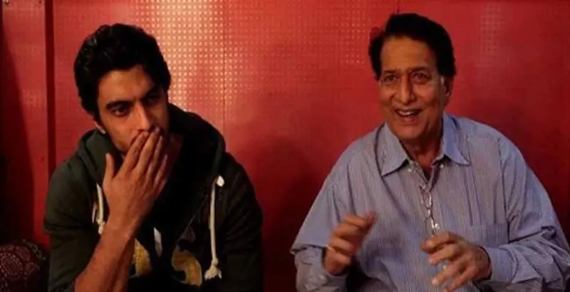 Gashmeer Mahajani and Ravindra Mahajani