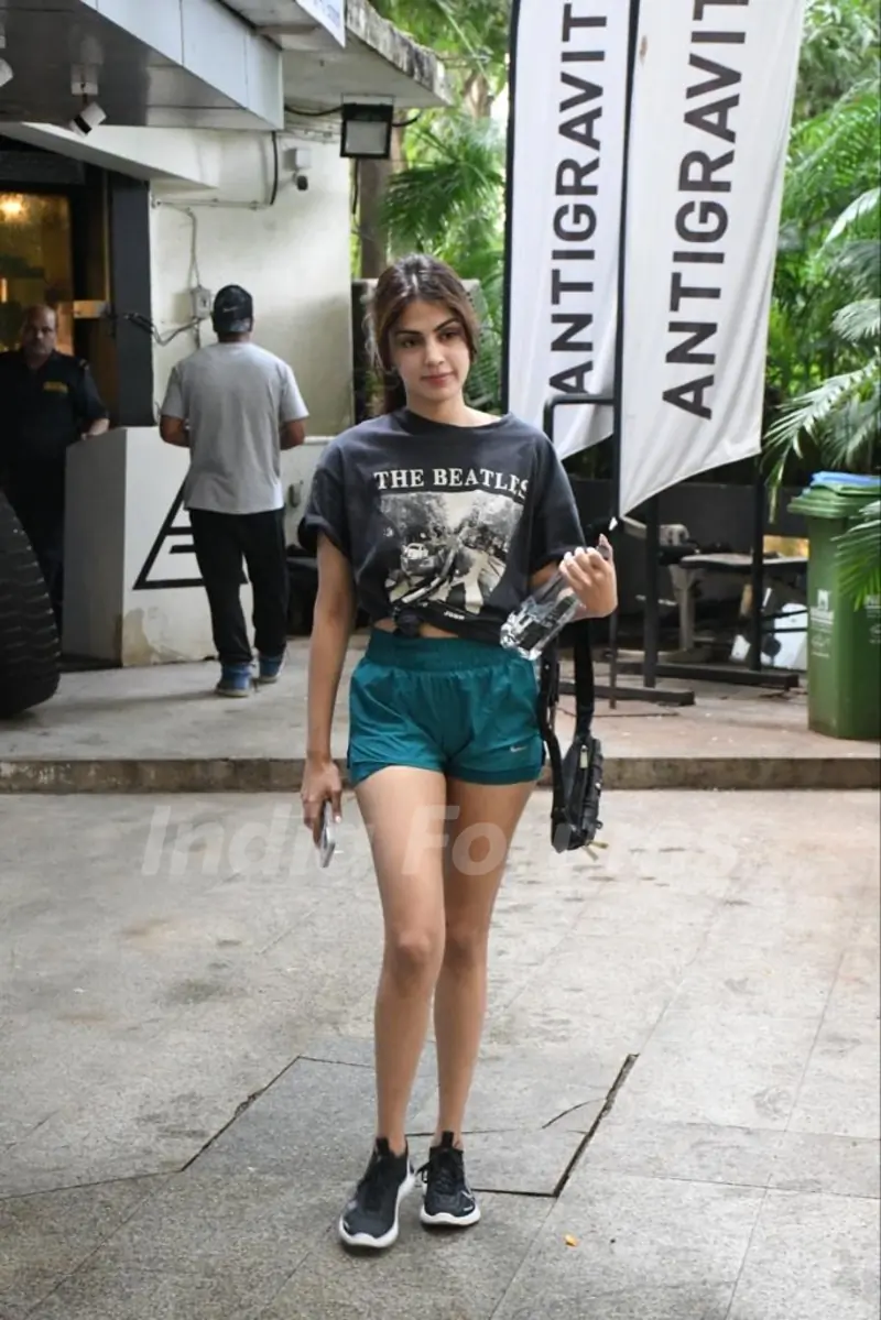 Rhea Chakraborty clicked in the city 