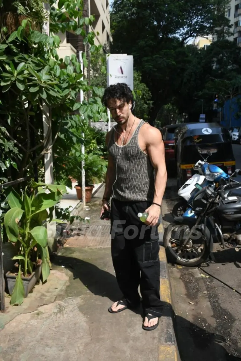 Tiger Shroff snapped in the city 