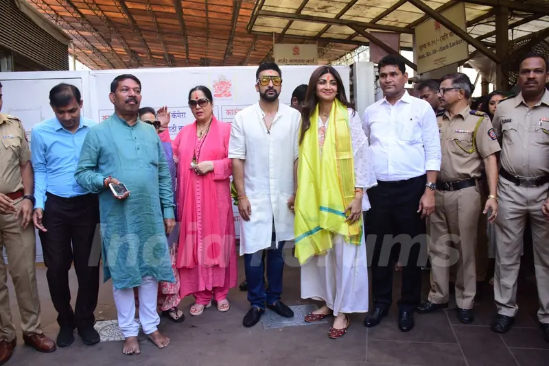Shilpa Shetty, Raj Kundra visit Siddhivinayak Temple ahead of UT69 release