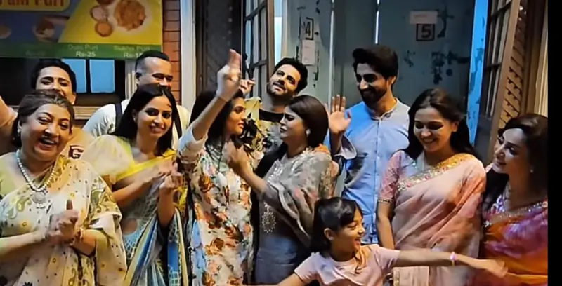 Swati Chitnis, Karishma Sawant, Saee Barwe, Harshad Chopda, Pranali Rathod & the cast of Yeh Rishta Kya Kehlata Hai.
