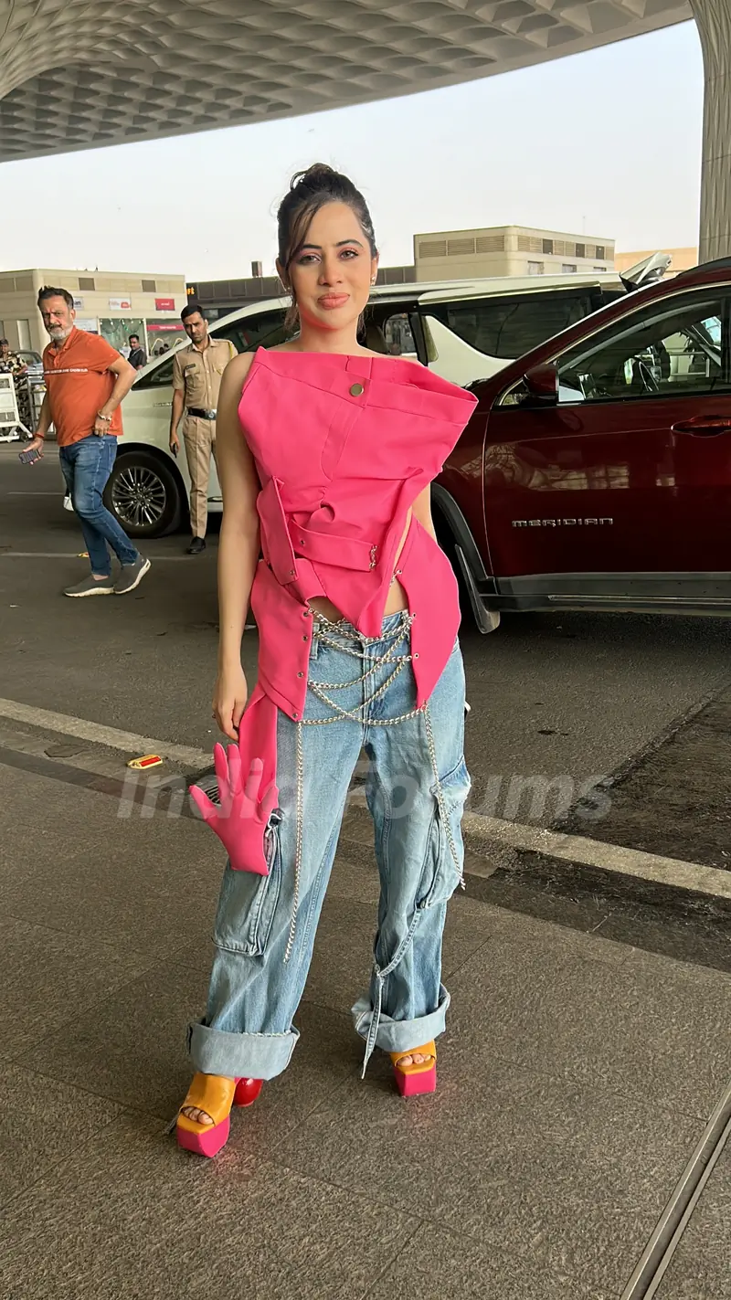 Uorfi Javed clicked at the airport