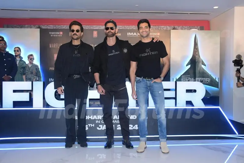 Anil Kapoor, Hrithik Roshan and Akash Oberoi snapped at the trailer launch of Fighter