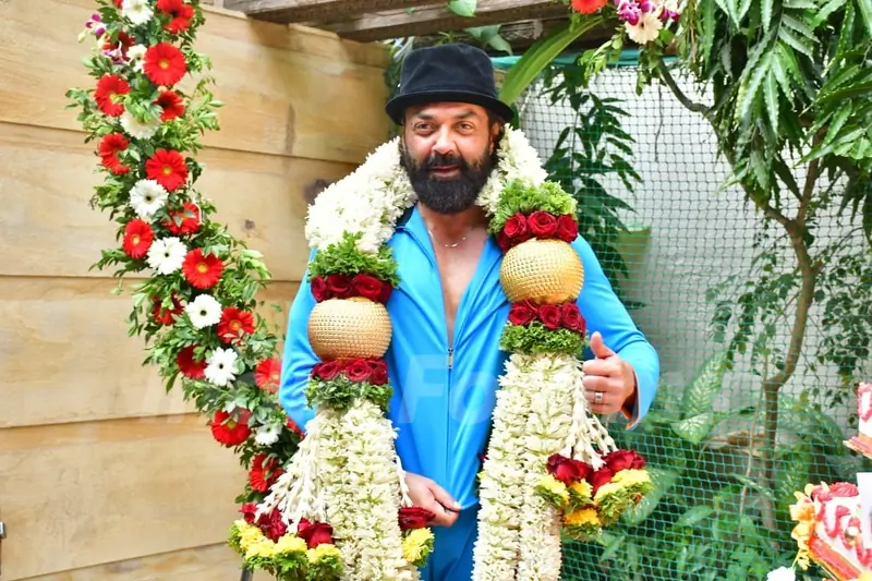 Bobby Deol celebrates her birthday with paps 
