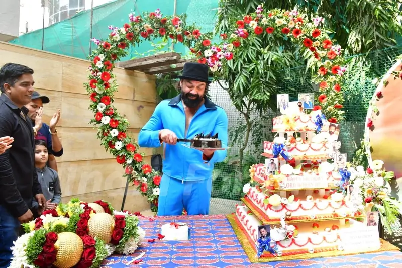 Bobby Deol celebrates her birthday with paps 